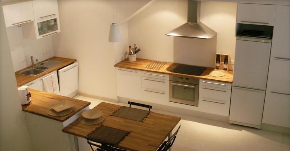 Table de cuisine avec plan de travail intérieur déco Cuisine avec table integree
