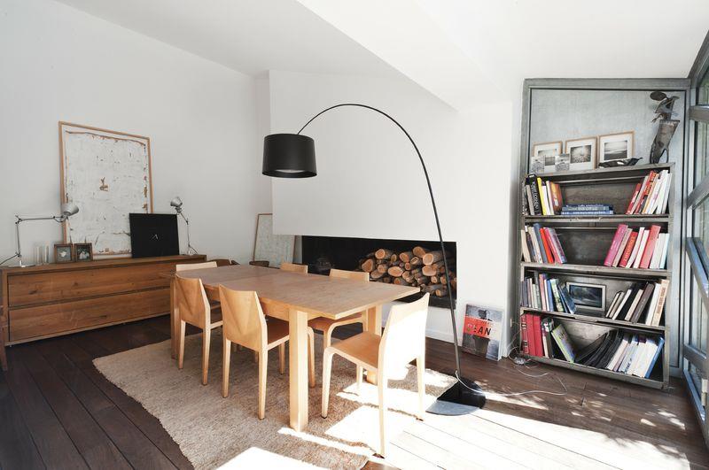 Salle à manger avec cheminée à foyer ouvert maurice padovani