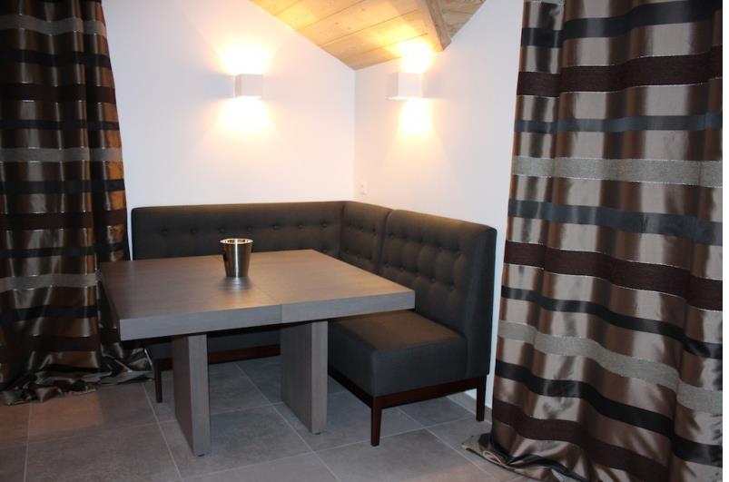 Table à manger avec banc: vivre à bord noyer de salle manger avec ...
