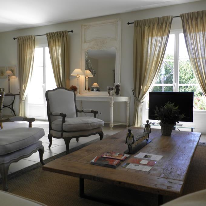 912347 Salon Classique Salon Avec Table Basse Jpg Quelle Table Basse Avec Un Chesterfield ~ 912347 Salon Classique Salon Avec Table Basse Jpg